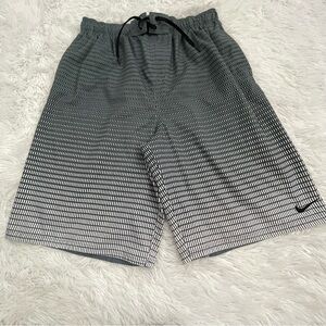 NIKE SHORTS/SWIM TRUNKS WITH INNER LINING. MENS SIZE L, VERY GOOD COND PREOWNED